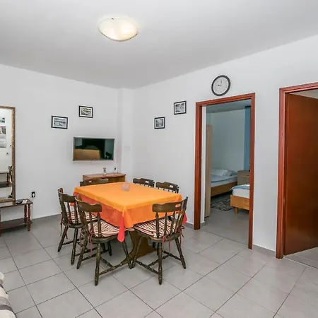 Street Apartment